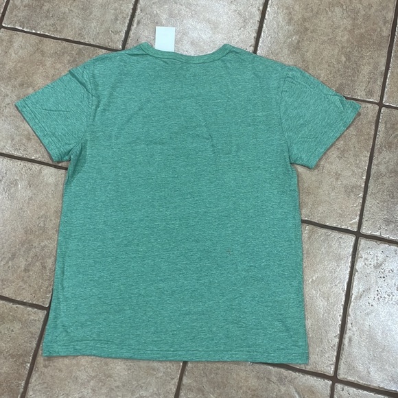 NWT Elf “ Does Someone Need A Hug? “ Shirt Size: Large - Picture 5 of 5